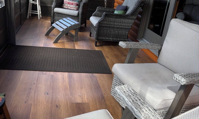 Saint David Haus | Tranquil 3-bedroom house on Long Lake