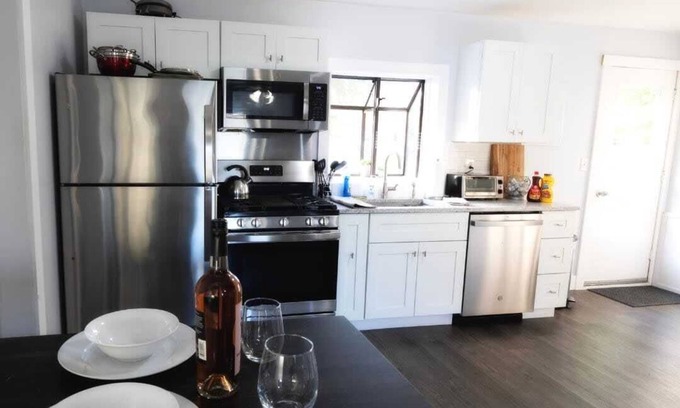 Brunswick Haus | đĄ Tranquil 3-BR Abode w/ yard and Picnic Table