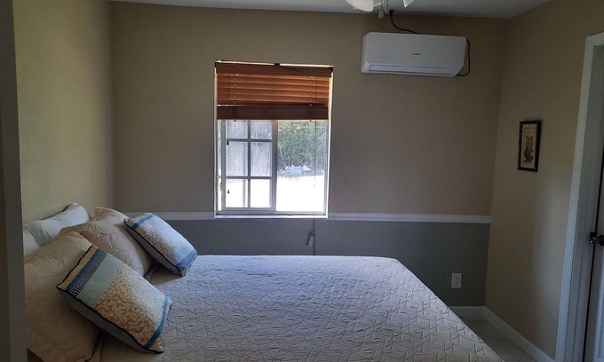 Lucaya Wohnung | Tranquil and peaciful vacation get away. Near shopping and entertainment areas