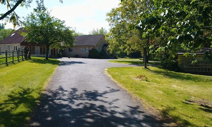 Langport Haus | Tranquil, converted barn annex, spectacular gardens