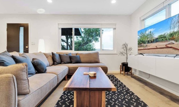 Joshua Tree Haus | Tranquil Desert Escape: 10 Min walk to JT Park!