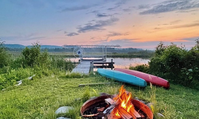 Bellaire Kabine | Tranquil Grass River Cottage Retreat