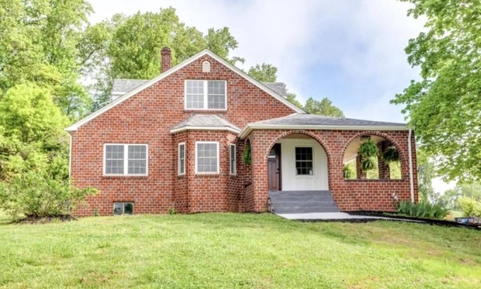 Tazewell Haus | Tranquil Haven MTN Retreat, 3-bedroom, 2-bath, WIFI, AC in Beautiful Tazewell