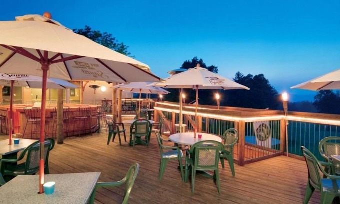 Cheat Lake Wohnung | Tranquil Spa Haven: Lakeview Golf Resort Studio