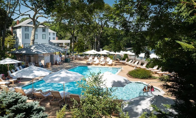 Shelter Island Heights Haus | Tranquil Splendor at The Pridwin - Waterfront Activities - Shelter Island
