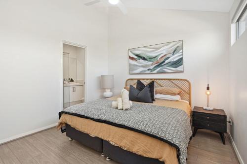 Bassendean Haus | Tranquil Tree Views 2 Bedroom 2 Bathroom Apartment