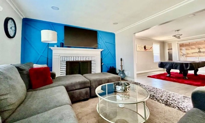 Roseland Haus | Tranquil Urban Retreat, Chicago Gem