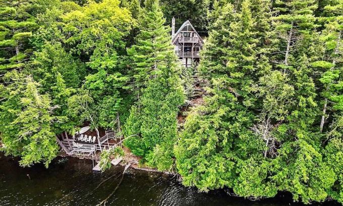 Hartland Skihütte | Tranquil Waterfront A-Frame Chalet! Endless fun swimming, kayaking and more!