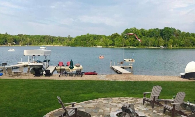 Smyrna Haus | Tranquil Waters at Blue Lake - Tiki Loft, Hot Tub, Fire Pit, Outdoor Kitchen