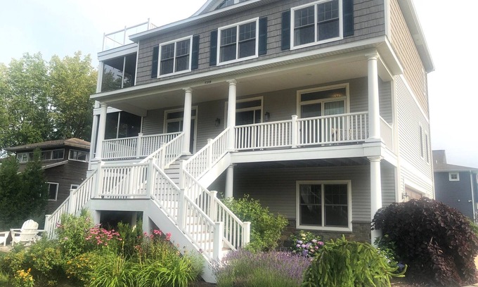 Miami Park Haus | Tranquility on the Lake