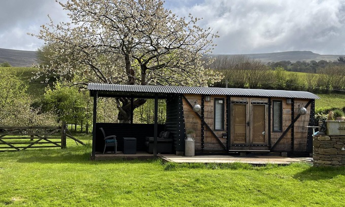 Cwmdu Kabine | 1 Bed converted Railway Wagon near Crickhowell