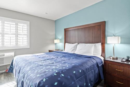 Medford Hotel | Travelers Inn Medford