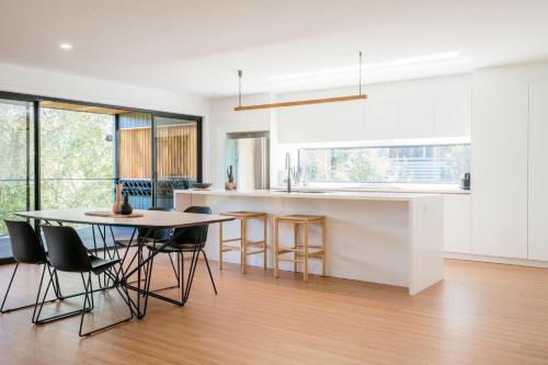 South Launceston Haus | Tree Top Treasure Itas