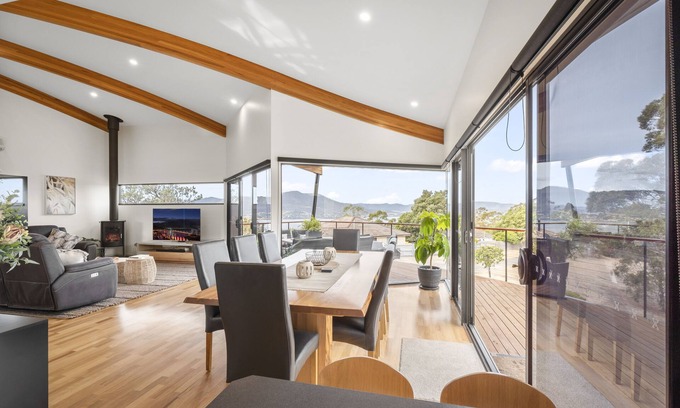 Rosetta Haus | Tree Top Views - 4 Bedroom House