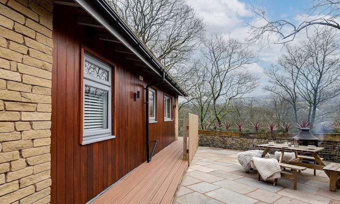 Uppermill Skihütte | Tree Tops & the Stepping Stones Sleeps 12