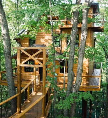Millersburg Haus | Treehouse #3 by Amish Country Lodging