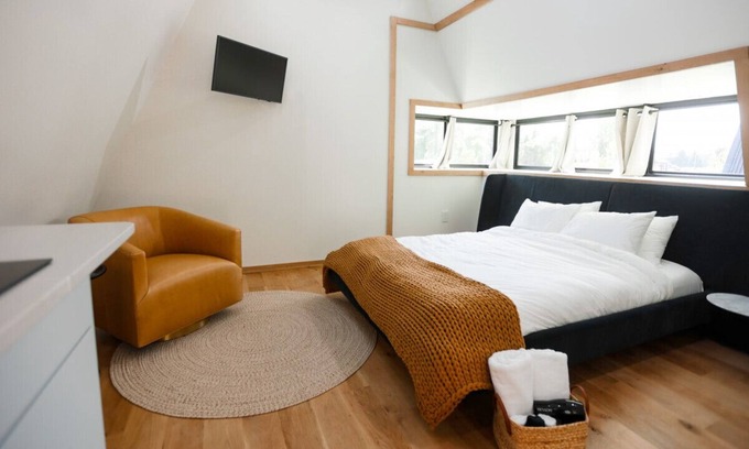 Sodus Kabine | Treehouse 3 Honeymoon Treehouse & Spa with Private Hot Tub