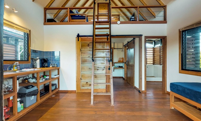 Surfside Haus | Baumhaus wie Cabana in ruhiger Lage mit eigener Veranda und Picknicktisch