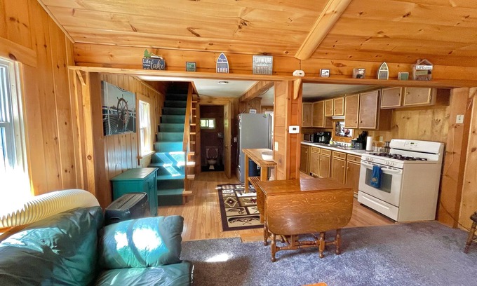Dedham Kabine | Treehouse Cabin - Near Green Lake & Phillips Lake