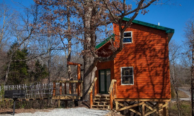 Equality Kabine | Treehouse Hot Tub Cabin-Closest Cabins to Garden of the Gods-Shawnee Forest