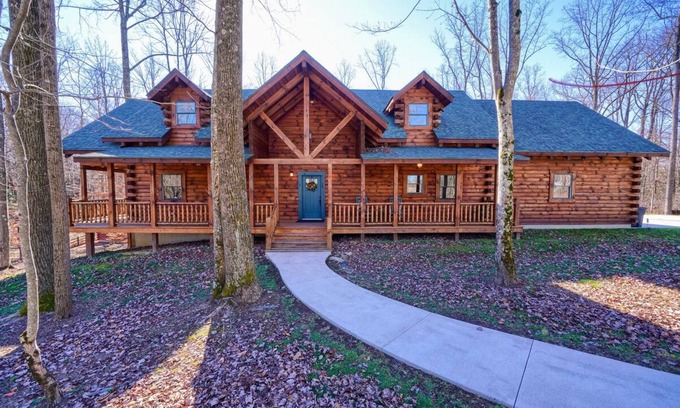 Laurelville Haus | Treehouse Lodge: Luxury Log Cabin Retreat in Hocking Hills