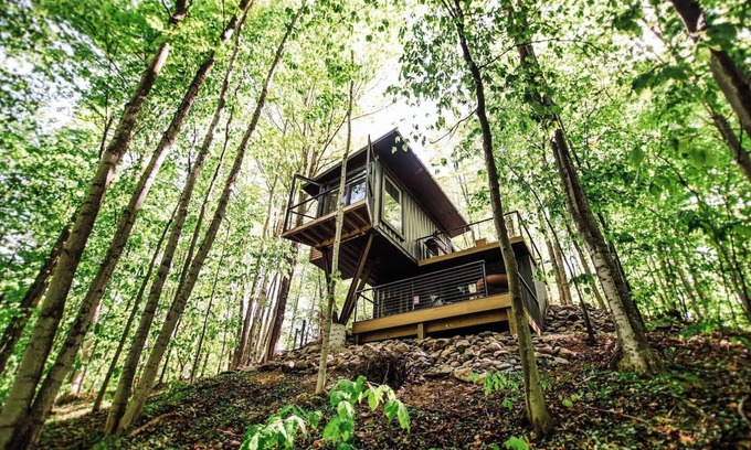 Charlevoix Haus | Treehouse Private Acerage