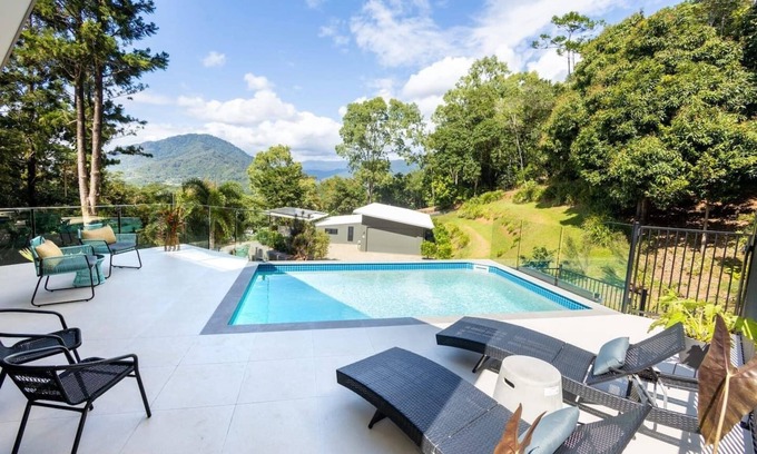 Brinsmead Haus | Treetops Retreat: A Serene Rainforest Escape with Mountain Views