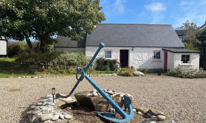 Goodwick Hütte | Trefechan Wen Dairy - Peaceful, character cottage near coastal path.