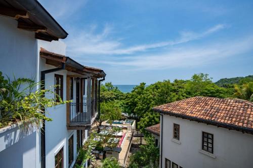 Las Catalinas Wohnung | Trendy Condo with Modern Decor, Stunning Ocean Views, and Exclusive Beach Club Access