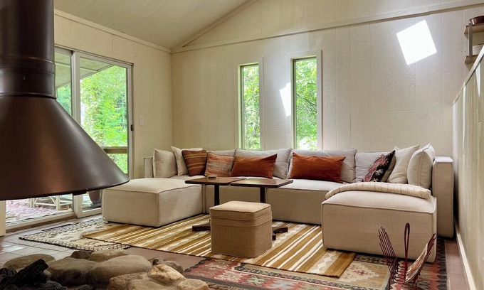 Bellville Haus | Triple Creek 3 bedroom Cabin near Mohican Park, Malabar Farms & Snow Trails