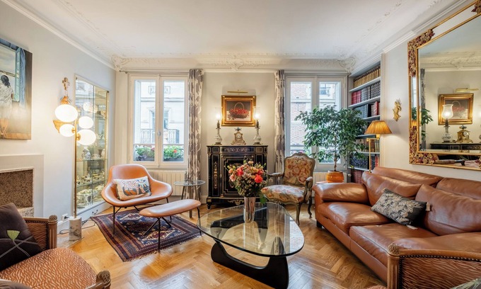 Ternes Wohnung | Triumphant Design, by Veeve