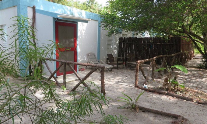 Placencia Wohnung | Tropisches Gartenerlebnis in farbenfroher Umgebung im Herzen von Maya Beach