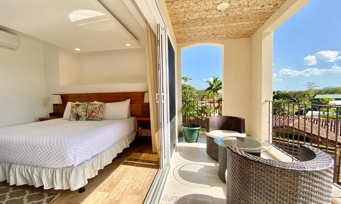 Playa Langosta Wohnung | Tropical Luxury 2Bdr condo - Pool view - At the Beach