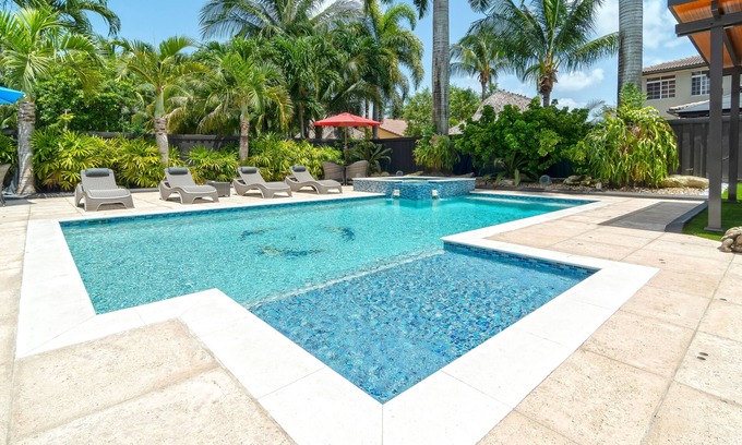 Ludlam Haus | Tropical Paradise deluxe villa