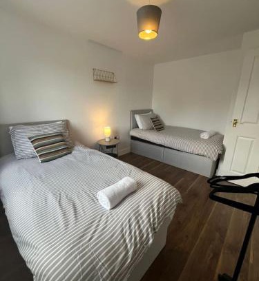 Swindon Haus | Trowbridge House Long Stays Free Parking and Wifi