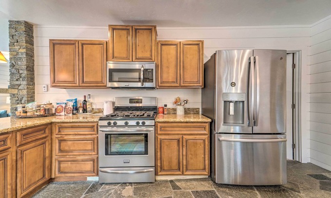 Truckee Hütte | NEW! Peaceful Truckee Cottage: Lake Donner Views!