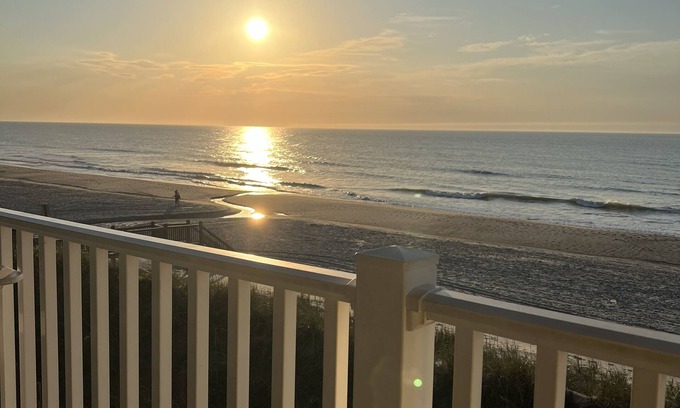 Surfside Beach Eigentumswohnung | "Wirklich charmante" neu renovierte Oceanfront Beach Condo