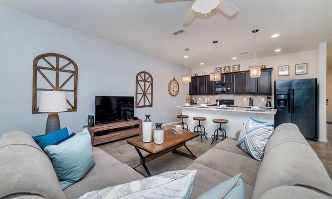 Loughman Haus | TSD4711 Summary: Solt