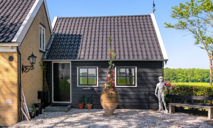 Zuid-Beijerland Haus | Tuinzicht by Interhome