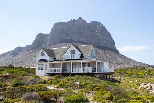 Elgin Haus | Turtle Creek in Pringle Bay