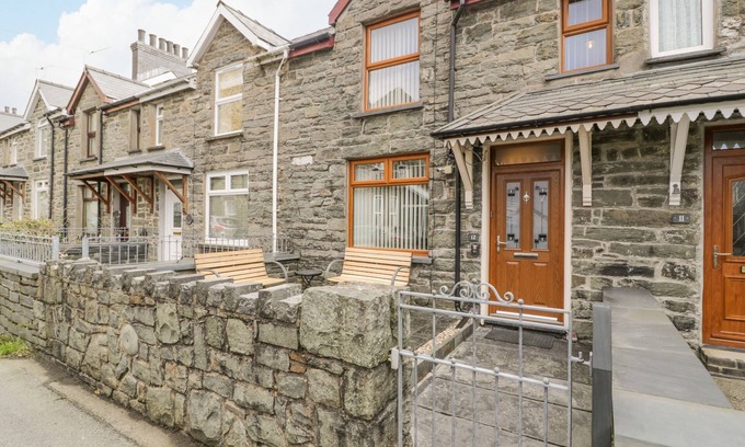 Rhiwbryfdir Hütte | TURTWIG COTTAGE, pet friendly, with open fire in Blaenau Ffestiniog