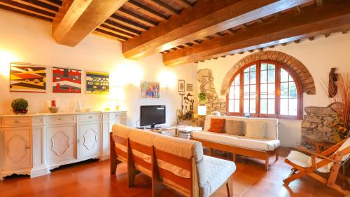 Cireglio Wohnung | TUSCAN RUSTIC HOUSE - with Garden, Wi-Fi