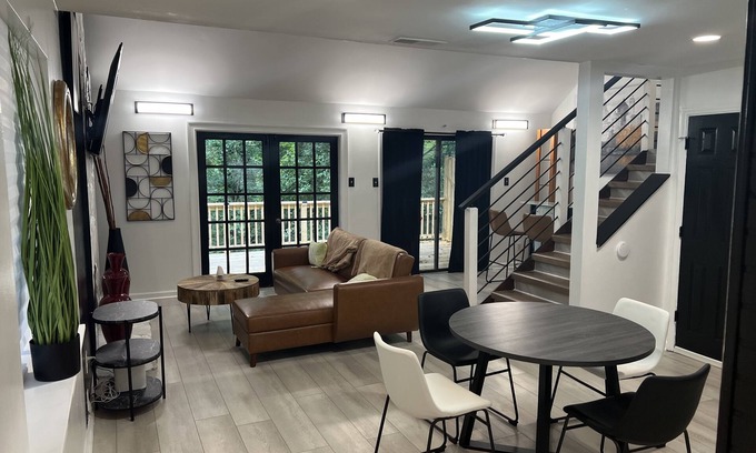 Smyrna Haus | Tuxedo Touch Modern 2BR Townhouse