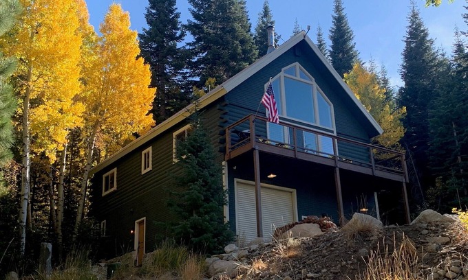 Bridgeport Haus | Twin Lakes Hideaway- Explore twin lakes fishing, hiking, kayaking and much more!