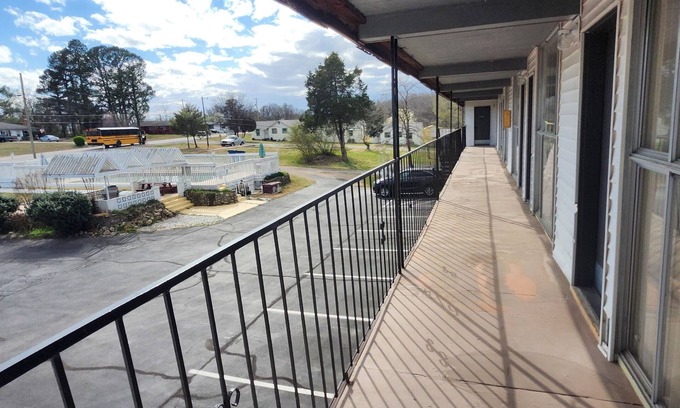 Lakeview Hotel | Twin Lakes Inn