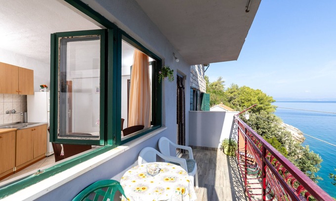 Gdinj Wohnung | 2-Zimmer-Ferienwohnung mit Balkon und Meerblick Bucht Pobij, Hvar (A-7506-b)
