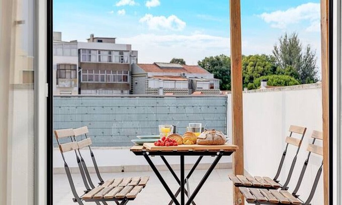 Cacilhas Wohnung | Two bedroom Apt | Almada | Terrace w/River Views