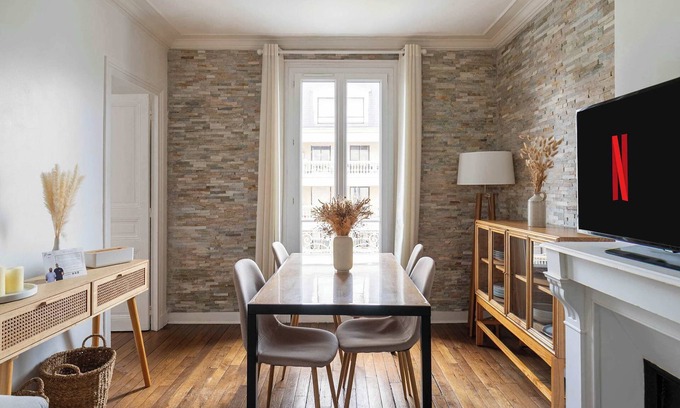 Le Raincy Wohnung | Two bedroom at 25 mn from Paris