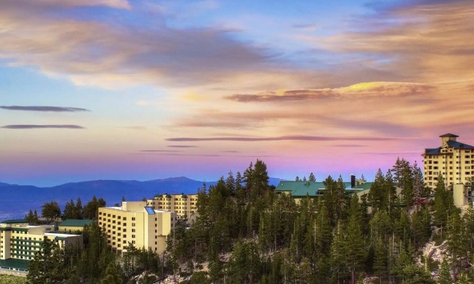 Tahoe Village Eigentumswohnung | Two Bedroom Condo at Ridge Tahoe Resort w/ easy access to Heavenly Ski Resort