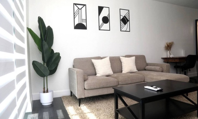Bahama Reef Haus | Two Bedroom Condo mins from beach